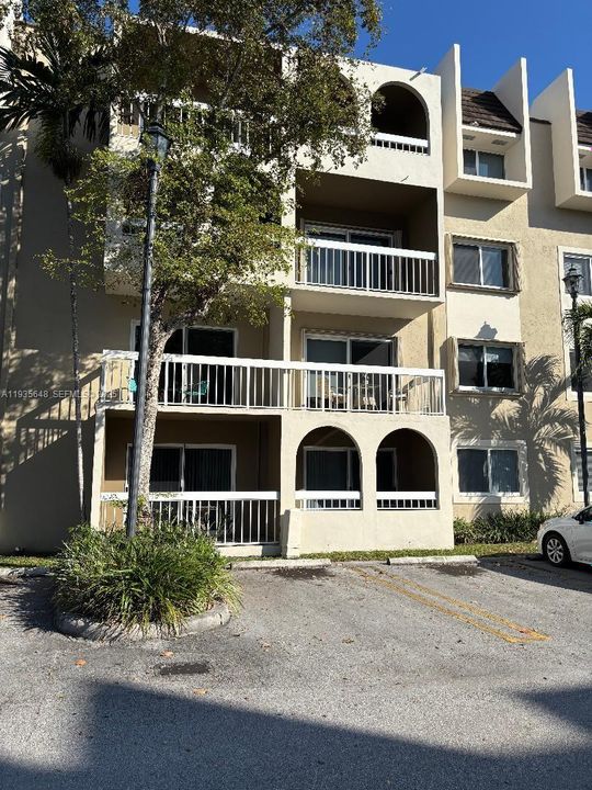 出租: $2,225 (1 贝兹, 1 浴室, 712 平方英尺)