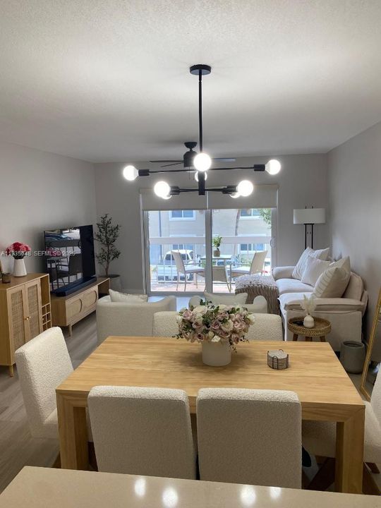 出租: $2,225 (1 贝兹, 1 浴室, 712 平方英尺)