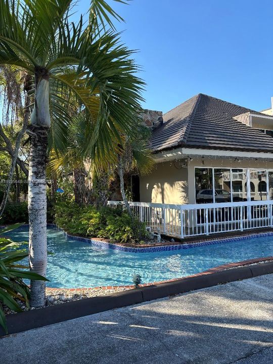 出租: $2,225 (1 贝兹, 1 浴室, 712 平方英尺)