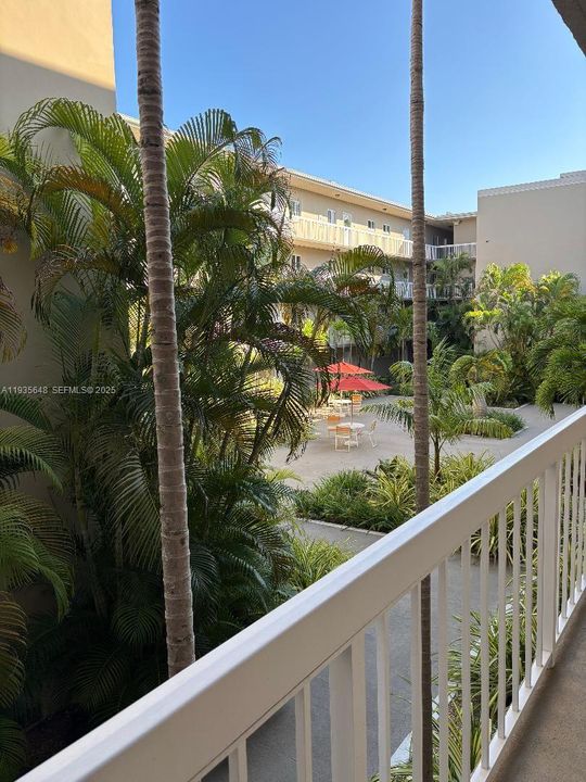 出租: $2,225 (1 贝兹, 1 浴室, 712 平方英尺)