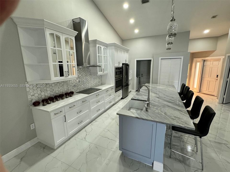 出租: $4,100 (3 贝兹, 3 浴室, 1961 平方英尺)