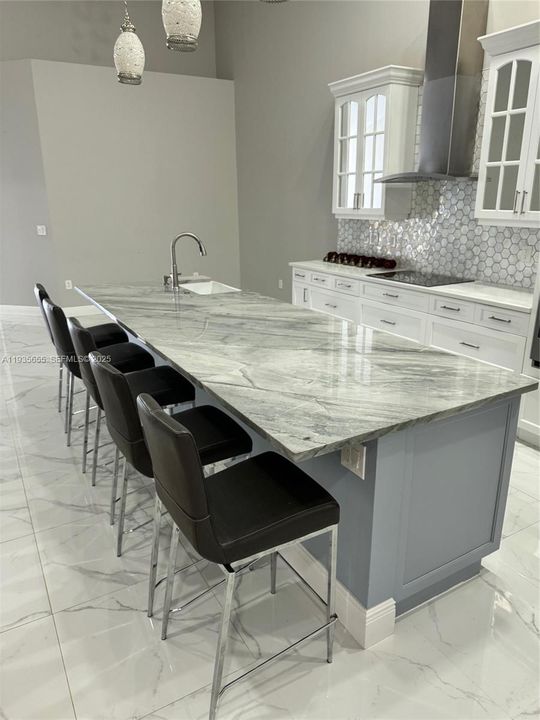 出租: $4,100 (3 贝兹, 3 浴室, 1961 平方英尺)