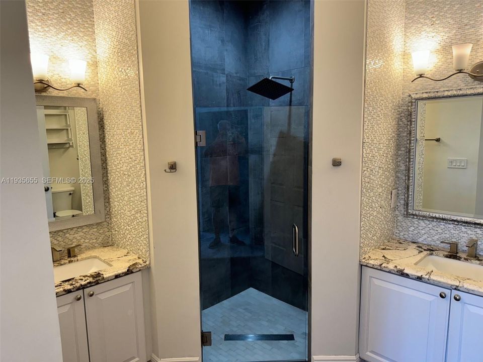 出租: $4,100 (3 贝兹, 3 浴室, 1961 平方英尺)