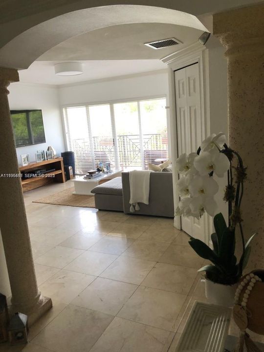 For Rent: $5,300 (3 beds, 2 baths, 1427 Square Feet)