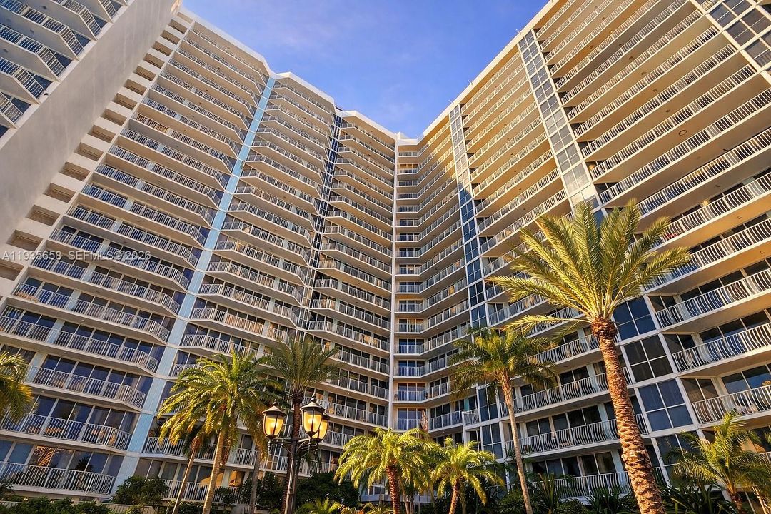 На продажу: $659,000 (3 спален, 3 ванн, 1390 Квадратных фут)