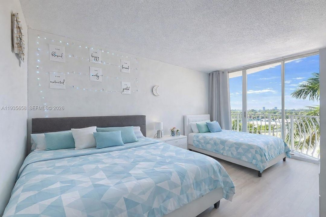 На продажу: $659,000 (3 спален, 3 ванн, 1390 Квадратных фут)