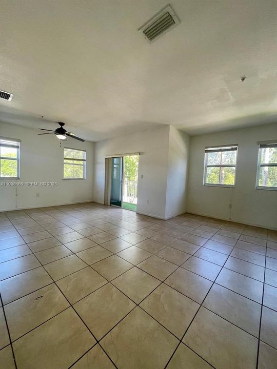 En Renta: $2,850 (3 camas, 2 baños, 1364 Pies cuadrados)