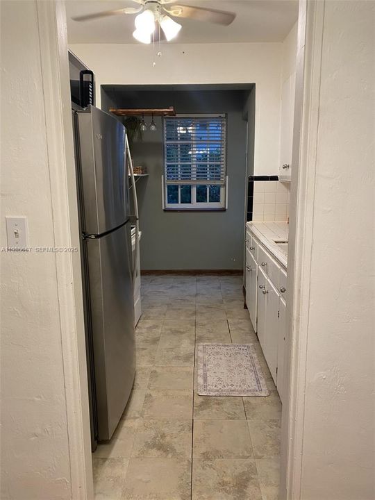 出租: $2,600 (3 贝兹, 1 浴室, 1800 平方英尺)