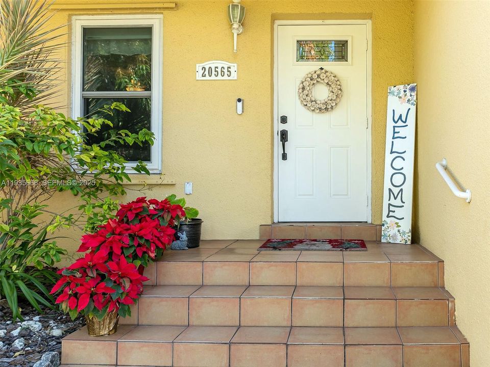 For Sale: $700,000 (3 beds, 2 baths, 2017 Square Feet)