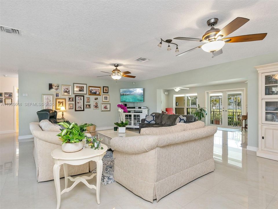 For Sale: $700,000 (3 beds, 2 baths, 2017 Square Feet)