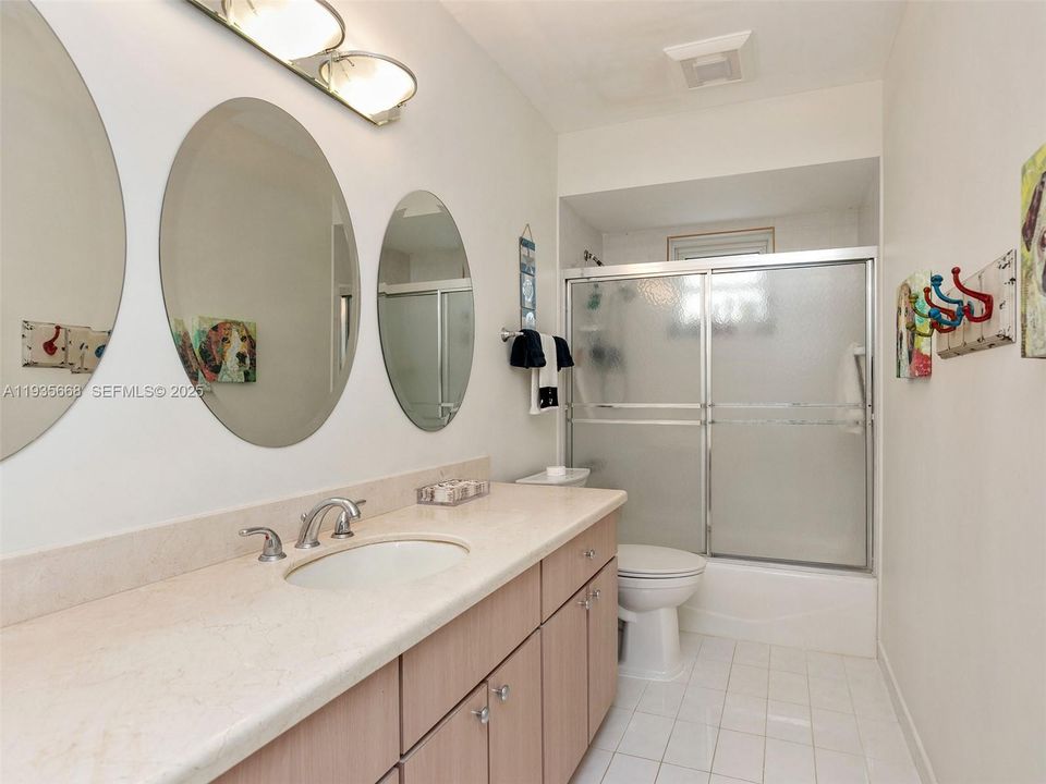 For Sale: $700,000 (3 beds, 2 baths, 2017 Square Feet)