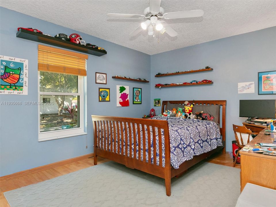 For Sale: $700,000 (3 beds, 2 baths, 2017 Square Feet)