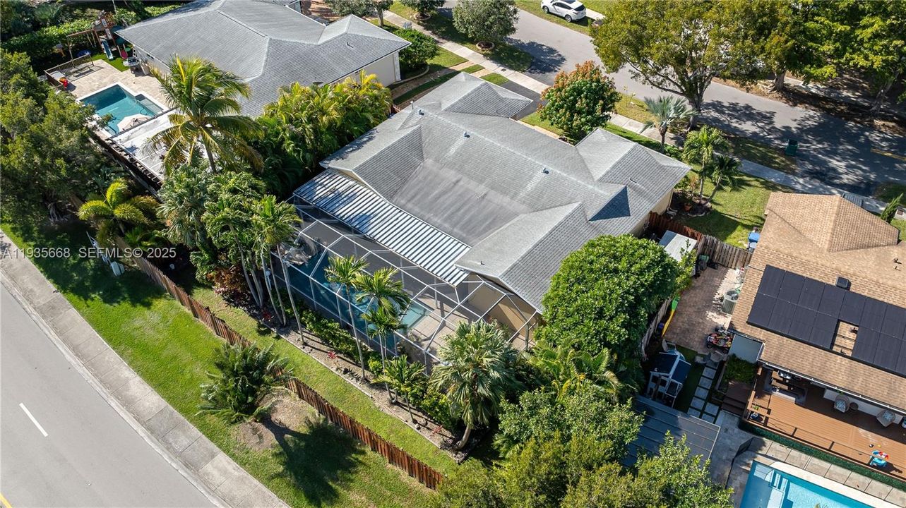 For Sale: $700,000 (3 beds, 2 baths, 2017 Square Feet)