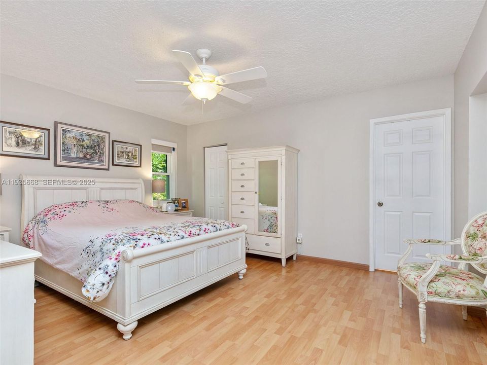 For Sale: $700,000 (3 beds, 2 baths, 2017 Square Feet)