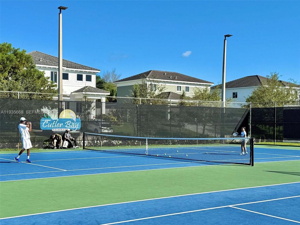 For Sale: $700,000 (3 beds, 2 baths, 2017 Square Feet)