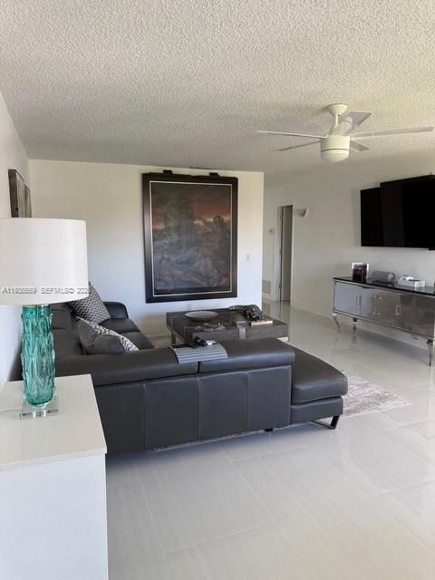 En Venta: $189,900 (2 camas, 0 baños, 1170 Pies cuadrados)