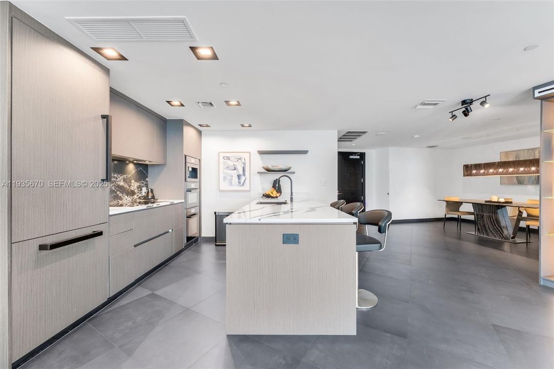 В аренду: $7,900 (2 спален, 2 ванн, 1500 Квадратных фут)