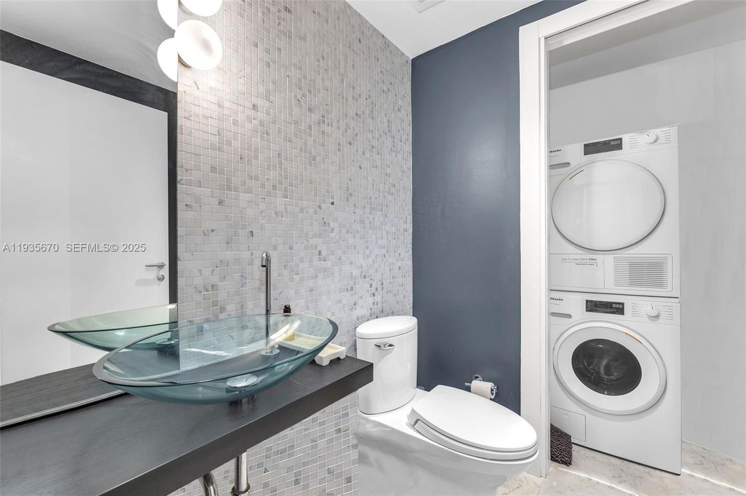 В аренду: $7,900 (2 спален, 2 ванн, 1500 Квадратных фут)