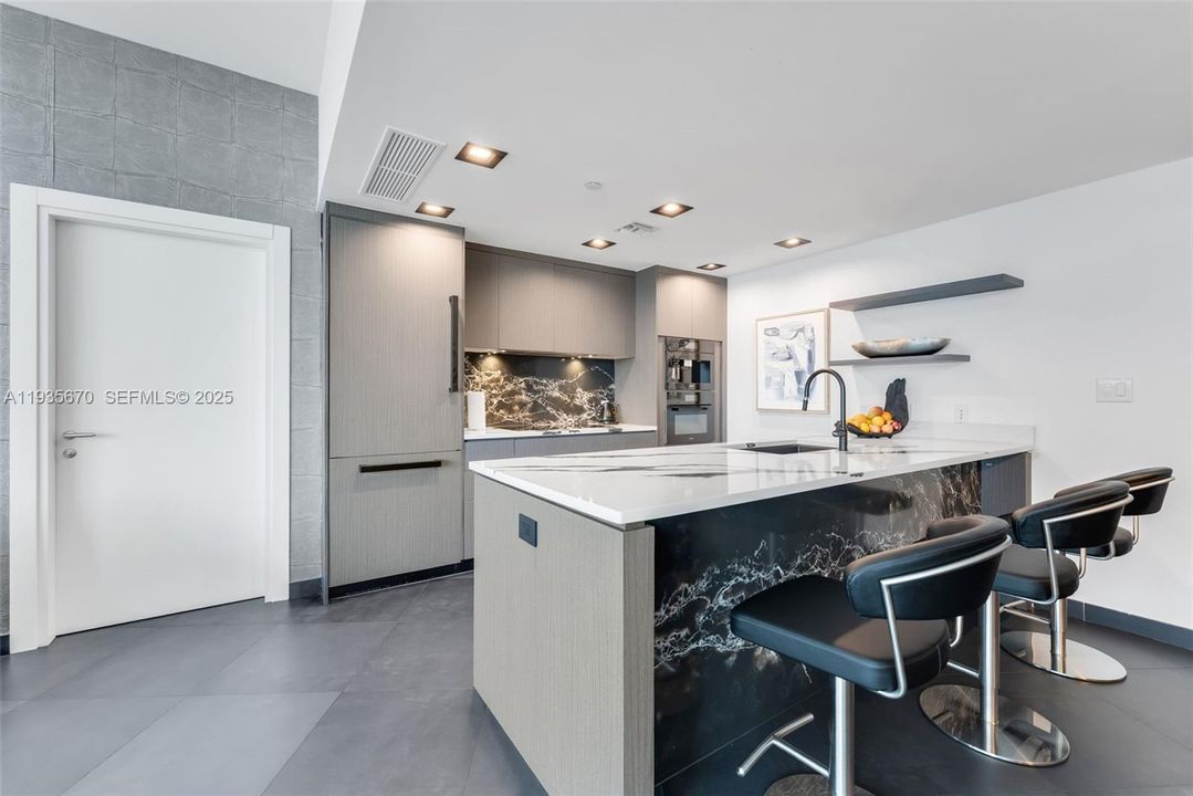 В аренду: $7,900 (2 спален, 2 ванн, 1500 Квадратных фут)