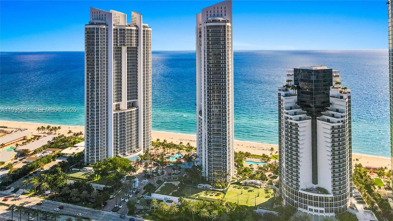 出租: $13,000 (3 贝兹, 3 浴室, 3016 平方英尺)