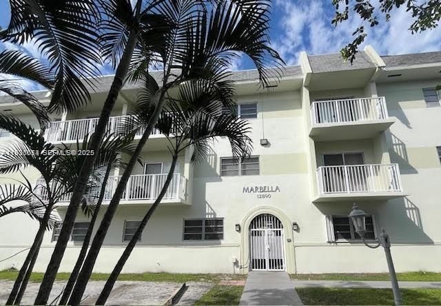 For Sale: $185,000 (2 beds, 1 baths, 714 Square Feet)