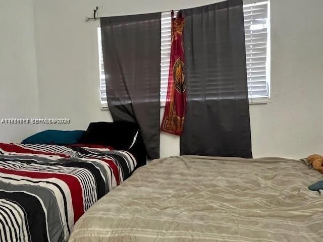 For Sale: $185,000 (2 beds, 1 baths, 714 Square Feet)