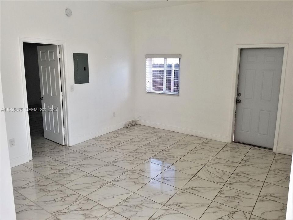 В аренду: $1,700 (1 спален, 1 ванн, 690 Квадратных фут)