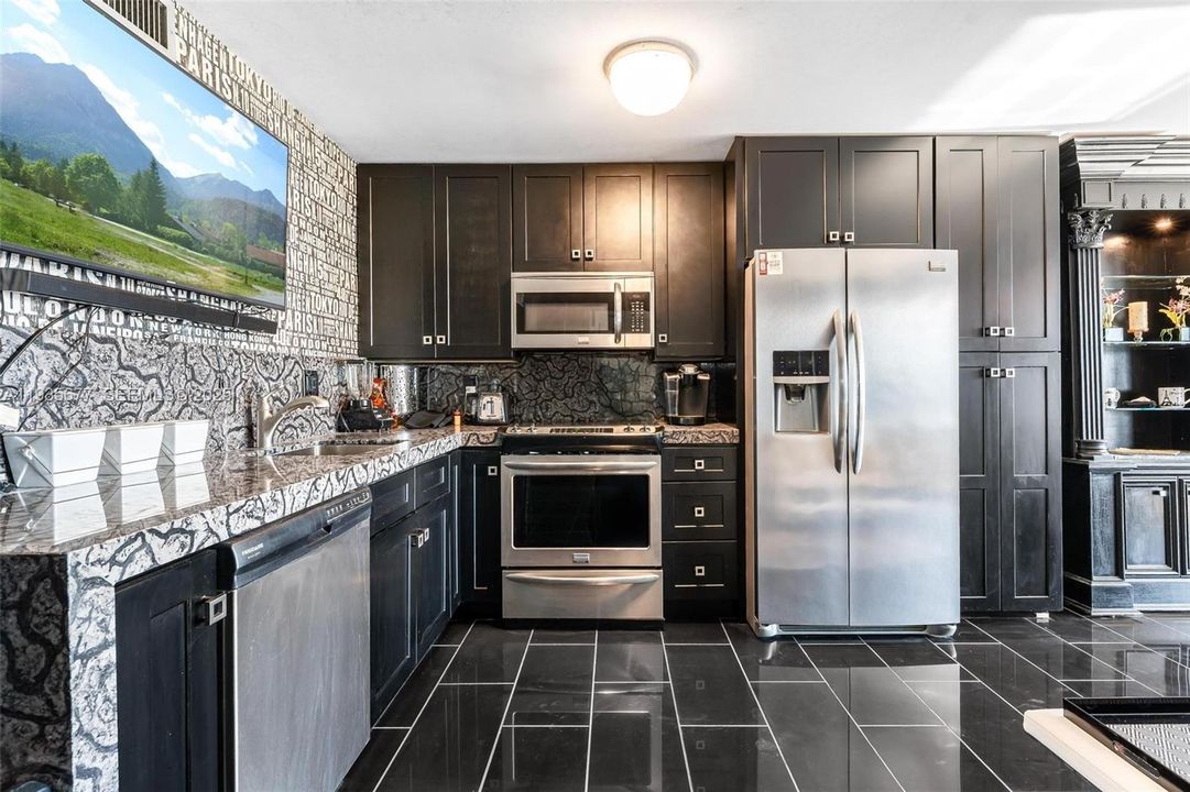 待售: $430,000 (2 贝兹, 1 浴室, 800 平方英尺)