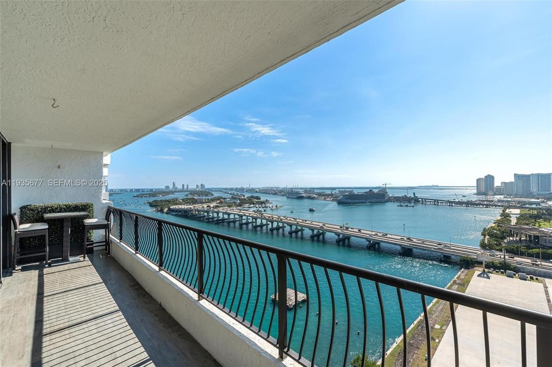 待售: $430,000 (2 贝兹, 1 浴室, 800 平方英尺)