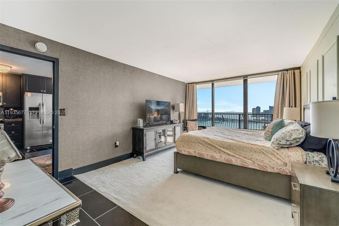 待售: $430,000 (2 贝兹, 1 浴室, 800 平方英尺)