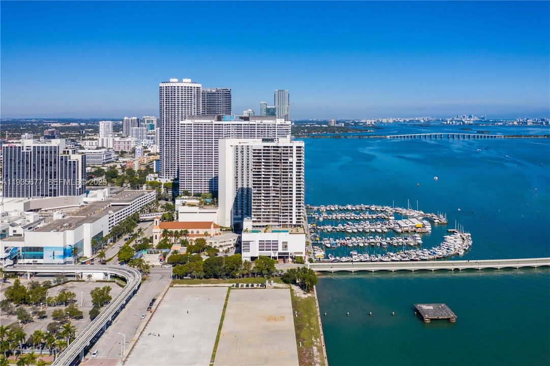 待售: $430,000 (2 贝兹, 1 浴室, 800 平方英尺)