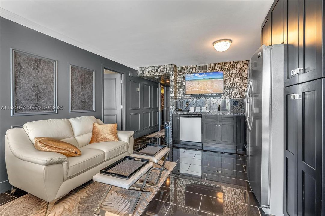 待售: $430,000 (2 贝兹, 1 浴室, 800 平方英尺)