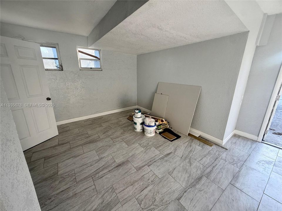 For Rent: $1,500 (1 beds, 1 baths, 3803 Square Feet)