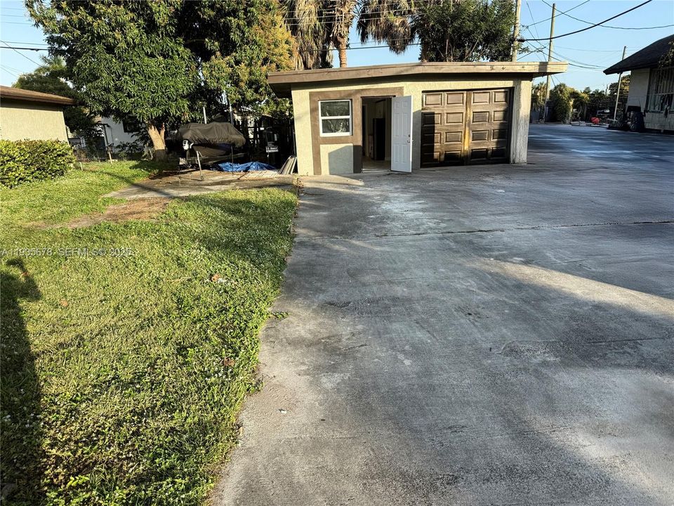 For Rent: $1,500 (1 beds, 1 baths, 3803 Square Feet)