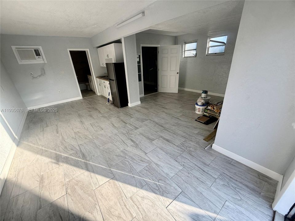 For Rent: $1,500 (1 beds, 1 baths, 3803 Square Feet)