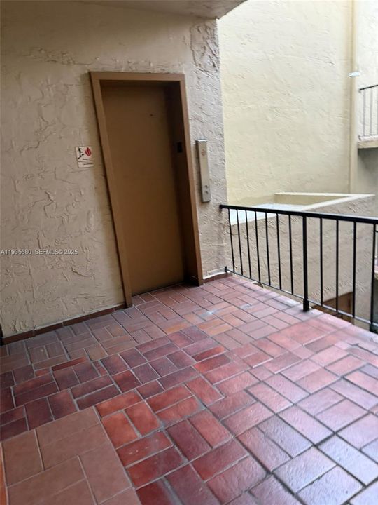 出租: $2,150 (2 贝兹, 1 浴室, 820 平方英尺)