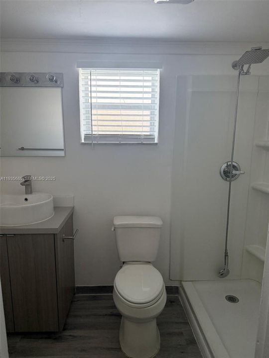 出租: $2,150 (2 贝兹, 1 浴室, 820 平方英尺)