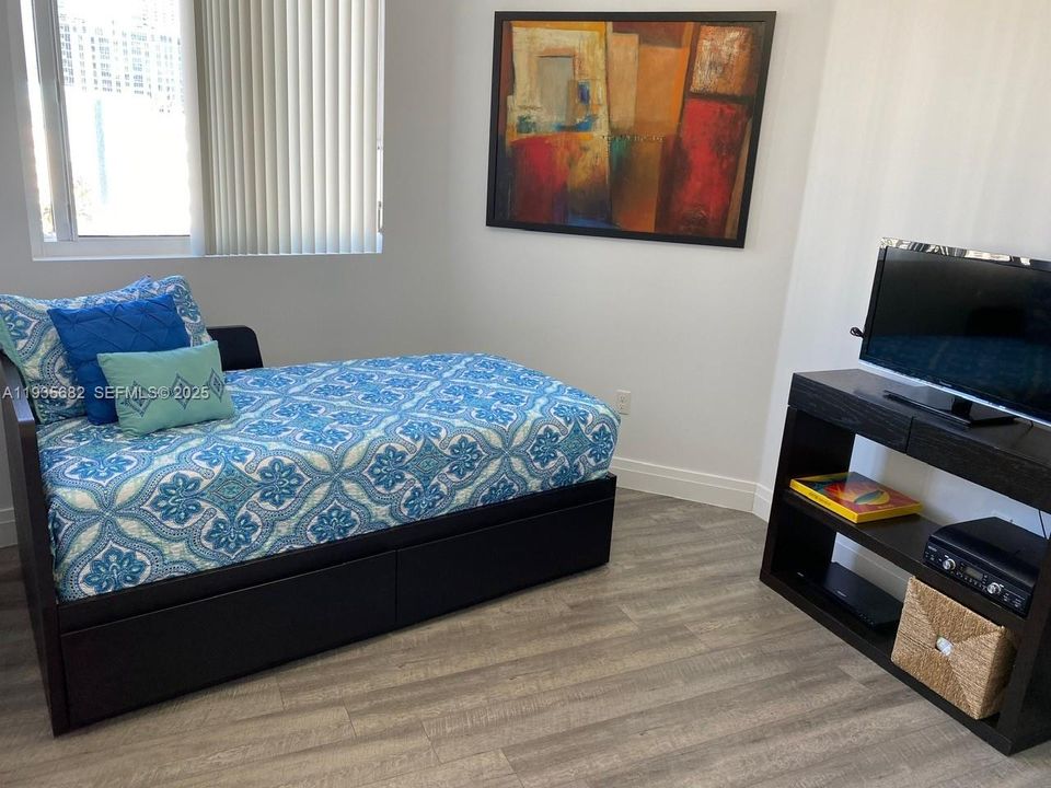 For Rent: $4,400 (3 beds, 2 baths, 1146 Square Feet)