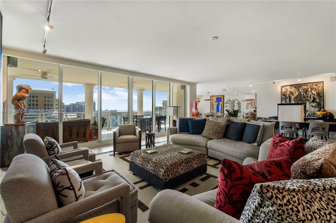 В аренду: $20,000 (3 спален, 4 ванн, 3680 Квадратных фут)