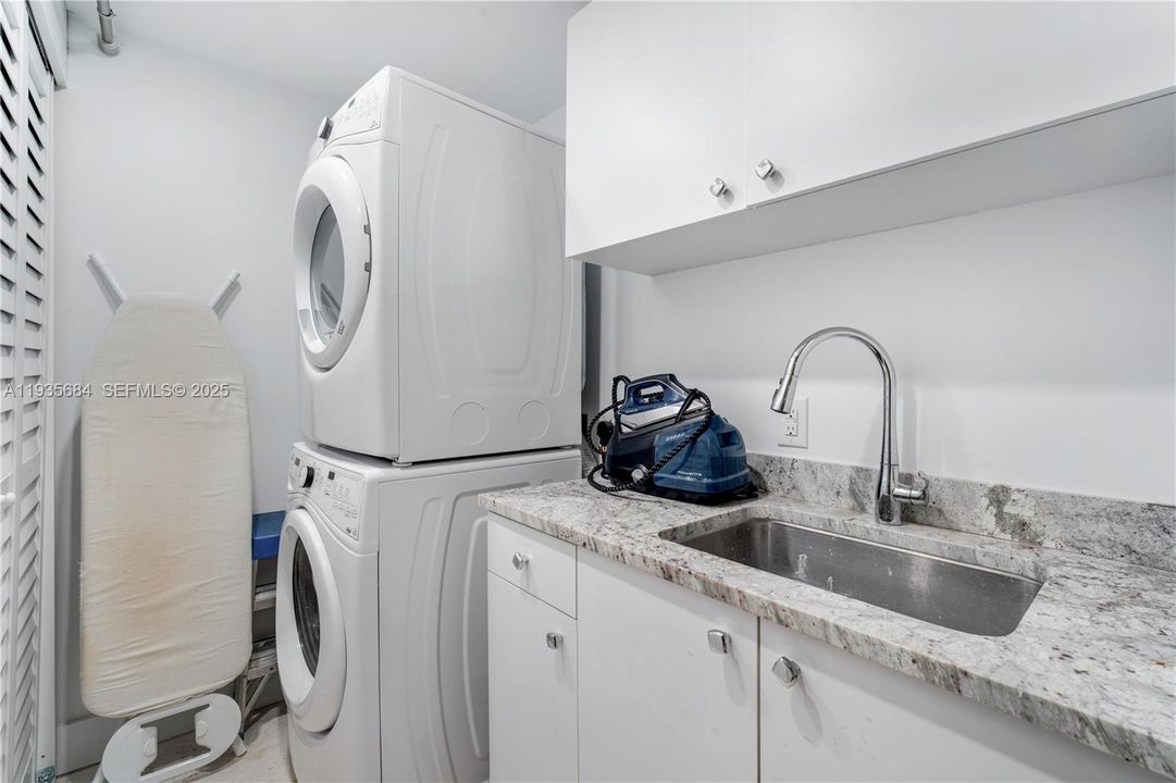 В аренду: $20,000 (3 спален, 4 ванн, 3680 Квадратных фут)