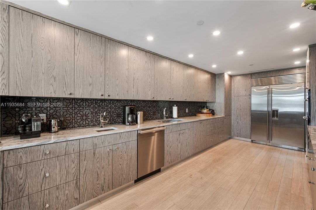 В аренду: $20,000 (3 спален, 4 ванн, 3680 Квадратных фут)