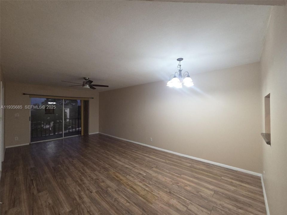 В аренду: $1,900 (2 спален, 2 ванн, 949 Квадратных фут)