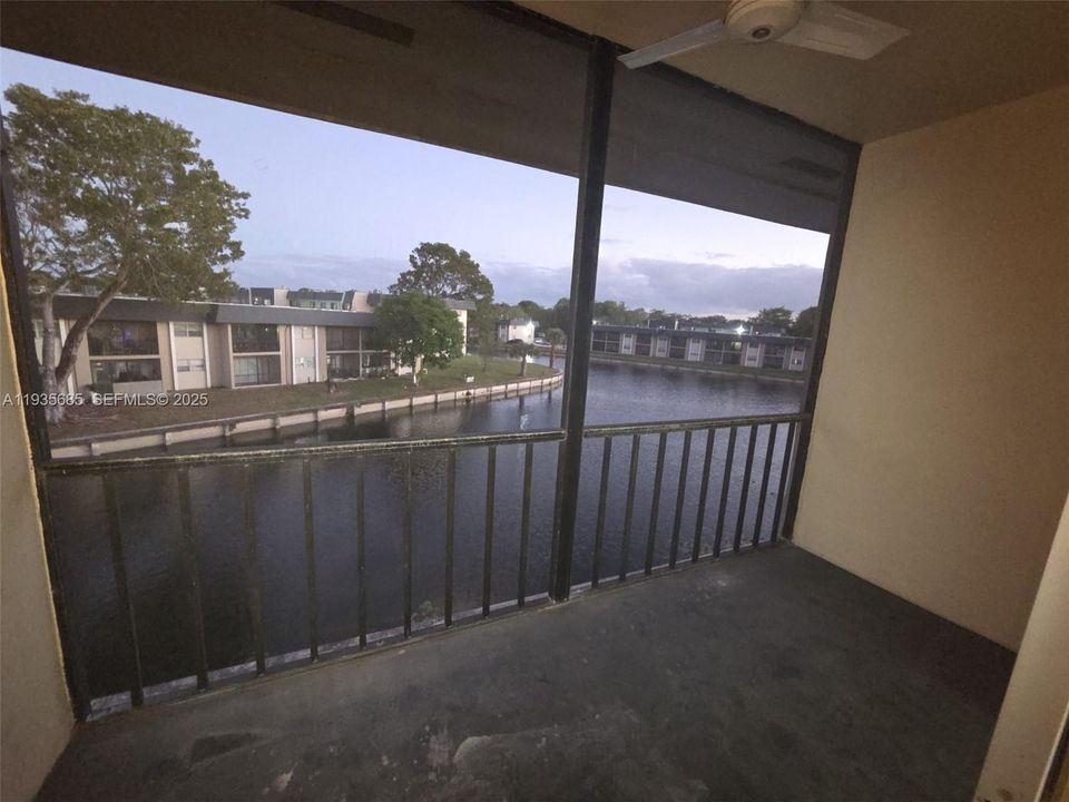 В аренду: $1,900 (2 спален, 2 ванн, 949 Квадратных фут)