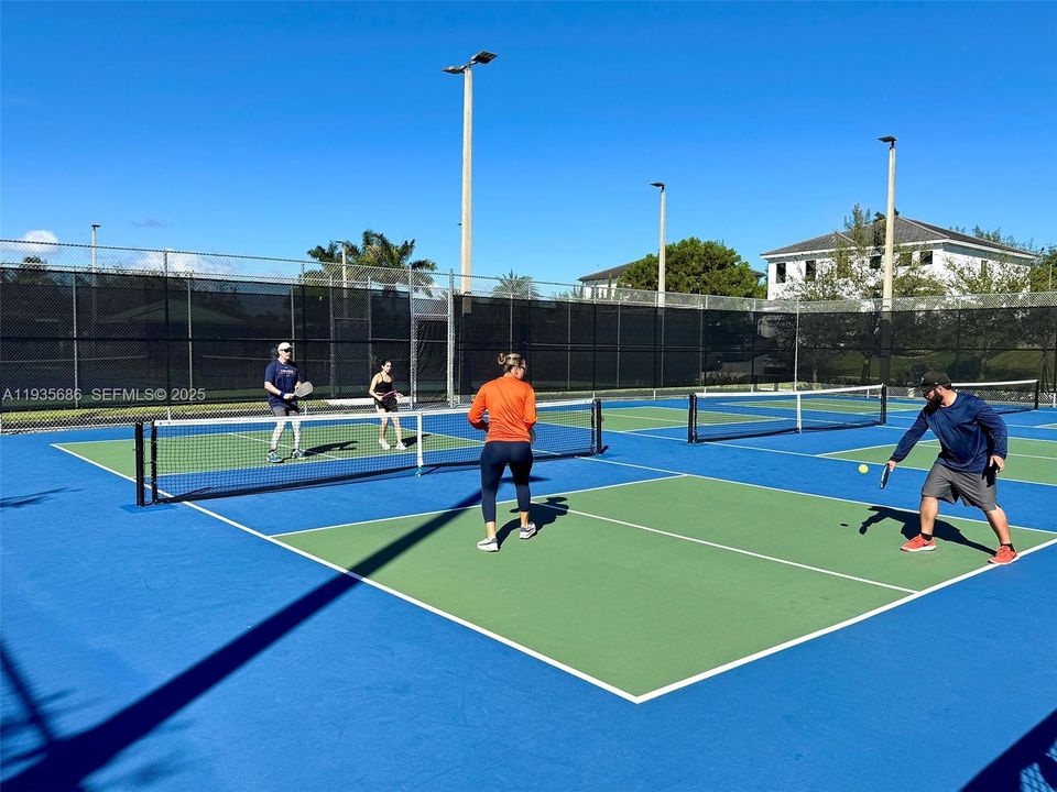 出租: $3,500 (3 贝兹, 2 浴室, 2017 平方英尺)