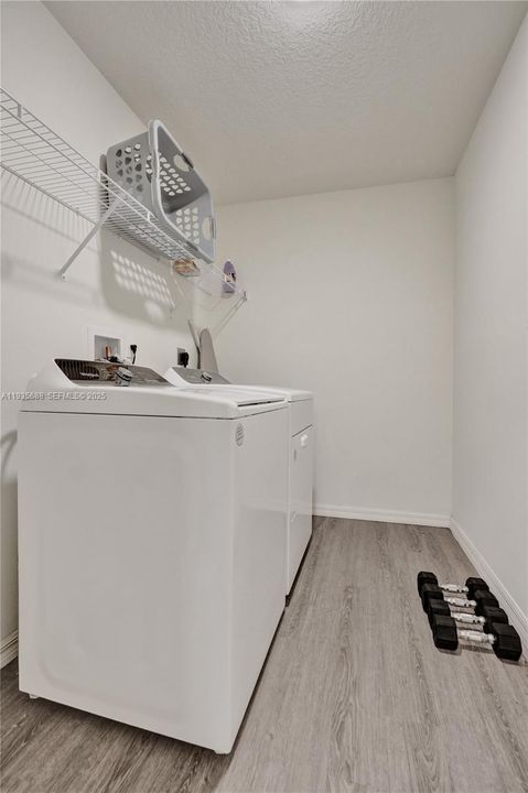 For Sale: $440,000 (5 beds, 2 baths, 2124 Square Feet)