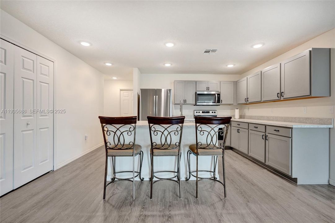 For Sale: $440,000 (5 beds, 2 baths, 2124 Square Feet)