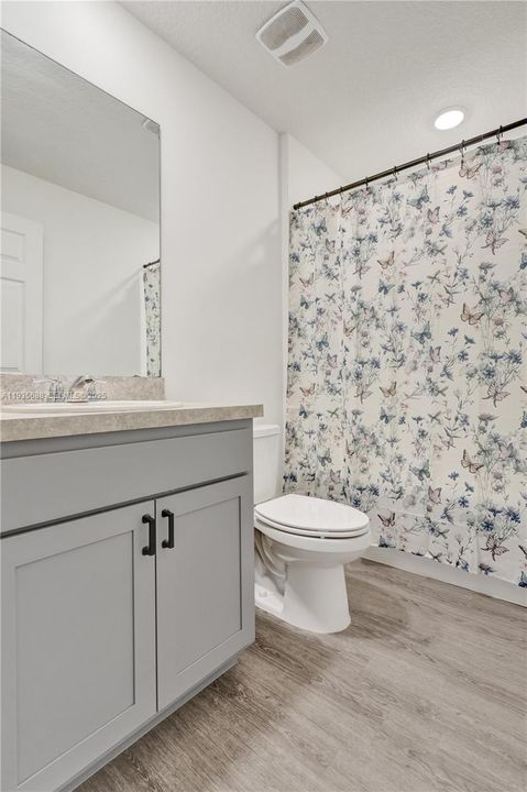 For Sale: $440,000 (5 beds, 2 baths, 2124 Square Feet)