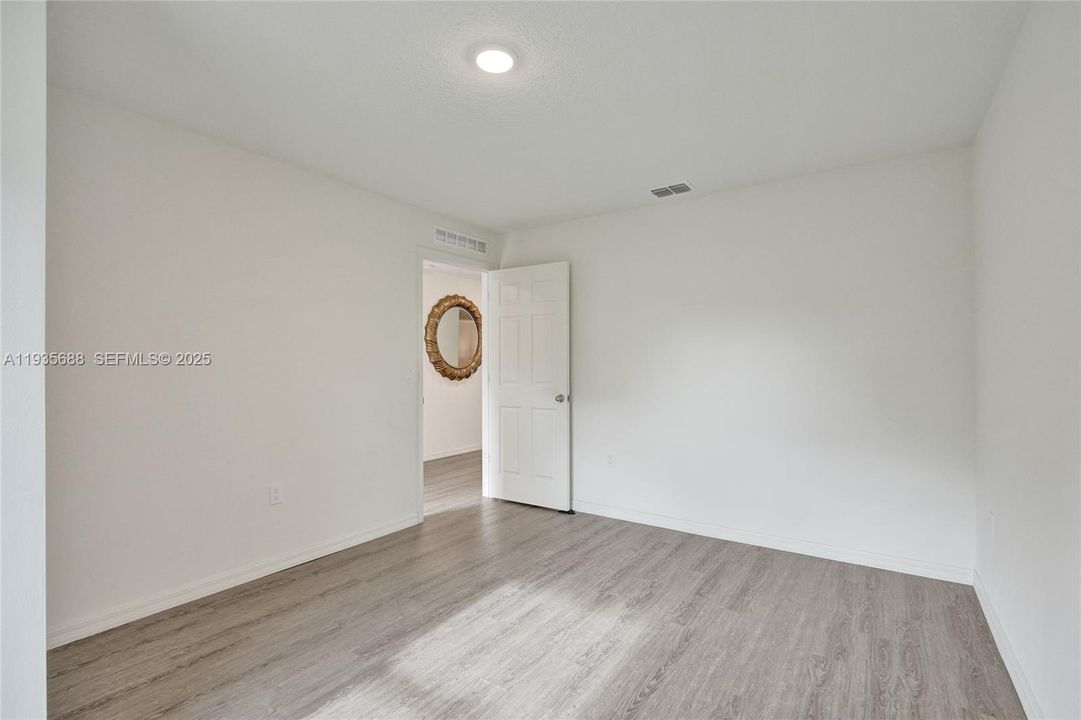 For Sale: $440,000 (5 beds, 2 baths, 2124 Square Feet)