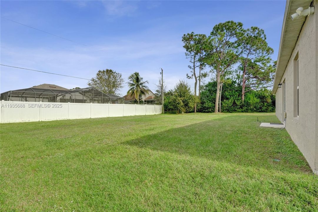 For Sale: $440,000 (5 beds, 2 baths, 2124 Square Feet)