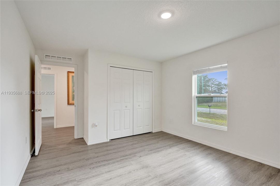 For Sale: $440,000 (5 beds, 2 baths, 2124 Square Feet)